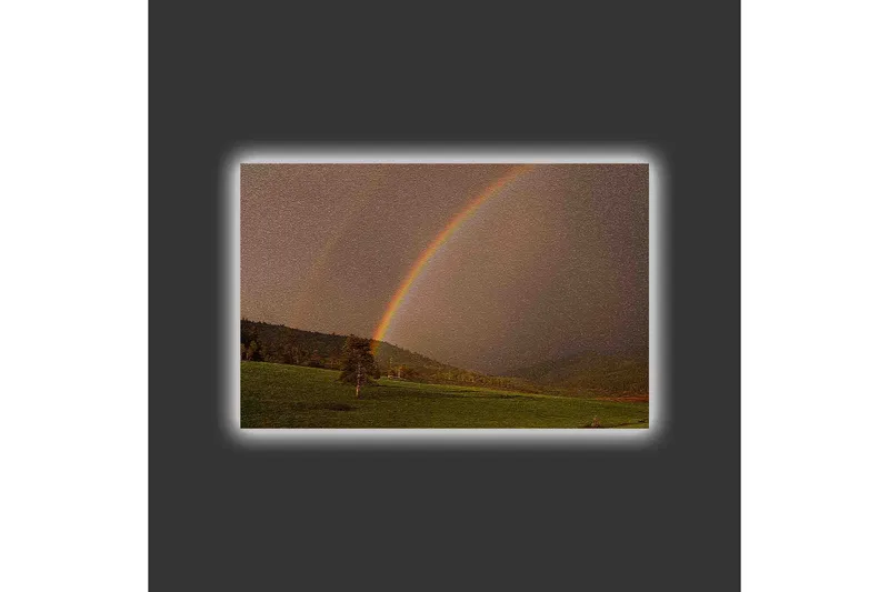 Canvastavla med LED-belysning - Regnbåge som sträcker sig över en grön dalgång - Grön / Brun / Gul - Inredning - Tavlor & konst - Canvastavlor