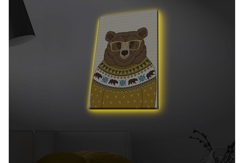 Canvastavla med LED-belysning - Snygg björn med glasögon i en mönstrad tröja - Brun / Gul / Blå - Inredning - Tavlor & konst - Canvastavlor