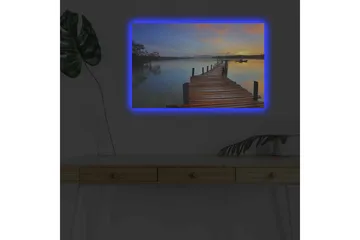 Canvastavla med LED-belysning - Solnedgång över en träbrygga vid vattnet - Orange / Blå / Brun - Inredning - Tavlor & konst - Canvastavlor