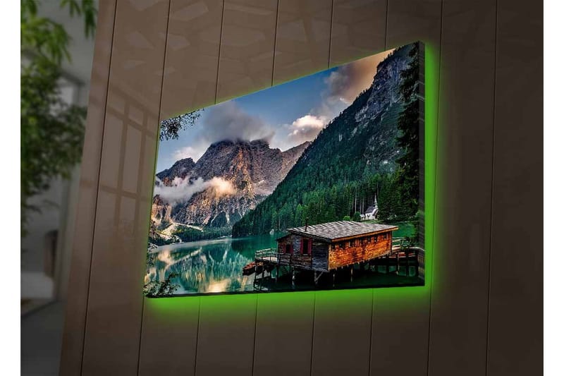 Canvastavla med LED-belysning - Stämningsfull fjällsjö med en trästuga vid vattnet - Grön / Blå / Brun - Inredning - Tavlor & konst - Canvastavlor