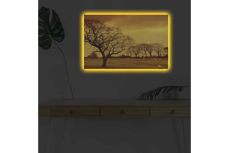 Canvastavla med LED-belysning - Stämningsfull landskapsvy med siluetter av träd mot en gyllene himmel - Guld / Brun / Svart - Inredning - Tavlor & konst - Canvastavlor