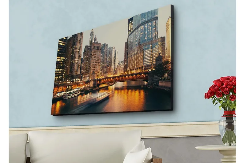 Canvastavla med LED-belysning - Stadslandskap med skyskrapor vid en flod i skymning, Guld / Blå / Grå