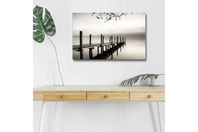 Canvastavla med LED-belysning - Stillhet vid en brygga i dimma, Grå / Svart / Vit