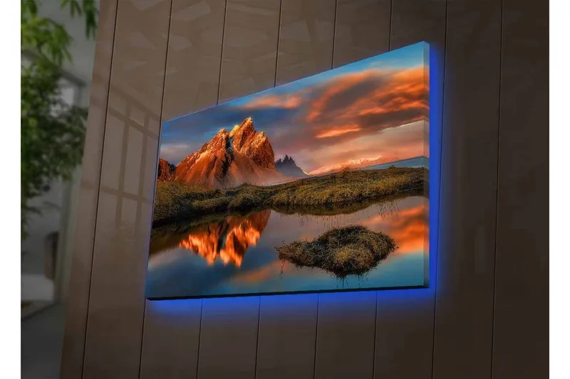 Canvastavla med LED-belysning - Storslagen fjällandskap med reflektioner i en stilla sjö - Orange / Blå / Grön - Inredning - Tavlor & konst - Canvastavlor