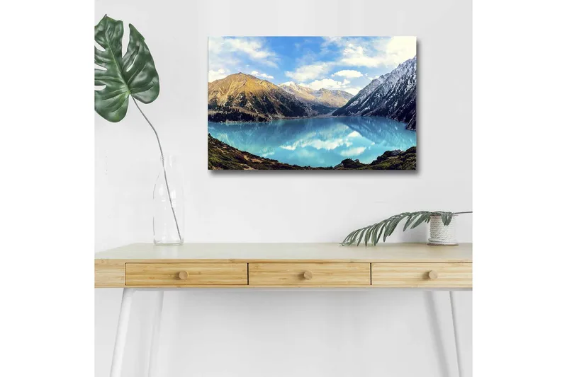 Canvastavla med LED-belysning - Storslagen fjällsjö med spegelblanka vattenytor, Turkos / Grön / Brun
