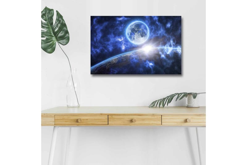 Canvastavla med LED-belysning - Storslagen rymdscen med en planet och en måne i fokus - Mörkblå / Ljusblå / Vit - Inredning - Tavlor & konst - Canvastavlor