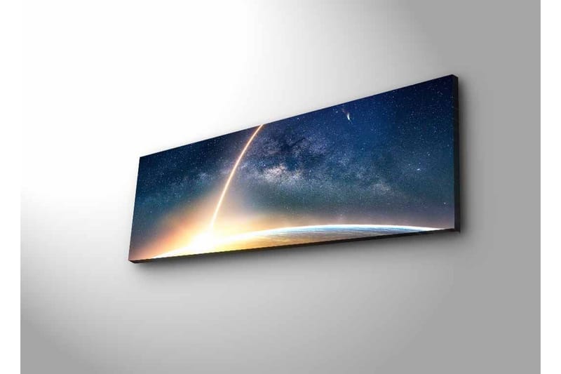Canvastavla med LED-belysning - Storslagen vy av jorden med en stjärnklar himmel och en ljus stråle som sträcker sig mot rymden - Mörkblå / Ljusorange / Vit - Inredning - Tavlor & konst - Canvastavlor