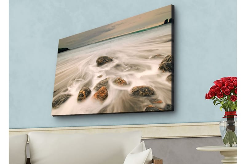 Canvastavla med LED-belysning - Strandscen med mjuka vågor som omsluter stenar, Grå / Beige / Svart