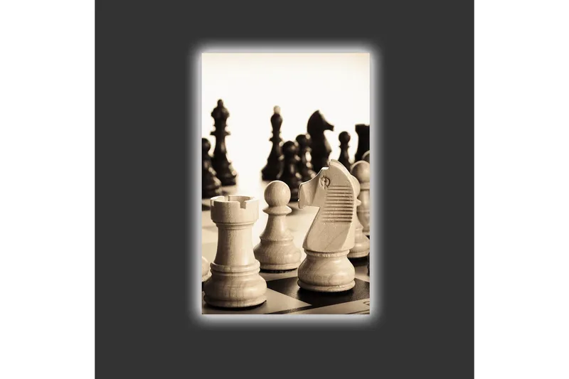 Canvastavla med LED-belysning - Strategisk schackuppställning med träpjäser - Beige / Svart / Brun - Inredning - Tavlor & konst - Canvastavlor