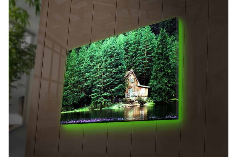 Canvastavla med LED-belysning - Stuga vid en spegelblanka sjö omgiven av tät grönska - Grön / Brun / Blå - Inredning - Tavlor & konst - Canvastavlor