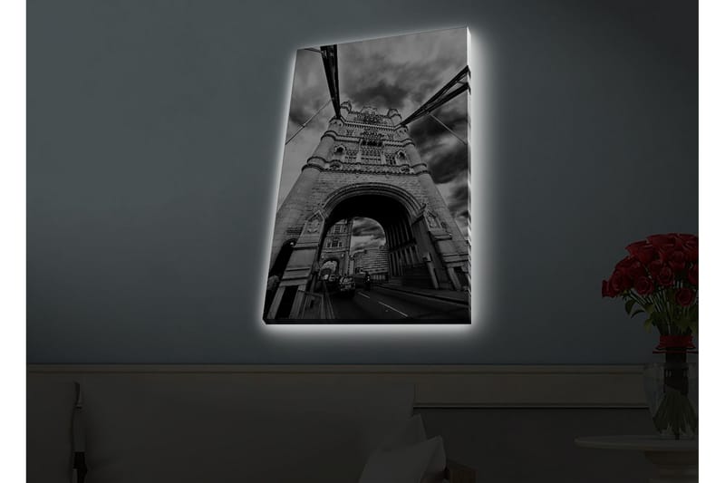 Canvastavla med LED-belysning - Svartvit bild av Tower Bridge i London med dramatiska moln - Svart / Vitt / Grått - Inredning - Tavlor & konst - Canvastavlor
