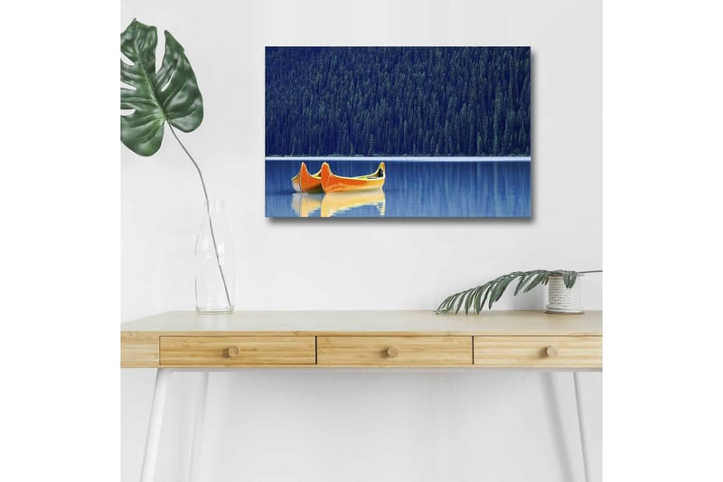 Canvastavla med LED-belysning - Två kanoter i en spegelblanka sjö omgiven av tät skog, Blå / Orange