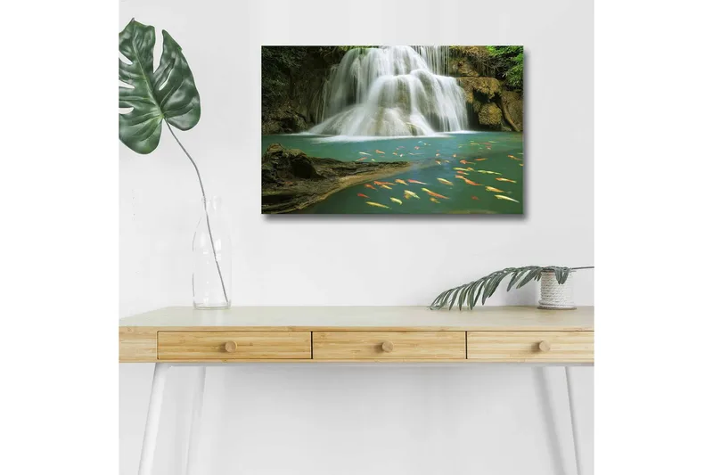 Canvastavla med LED-belysning - Vacker vattenfall med simmande karpar i klart vatten, Turkos / Grön / Orange