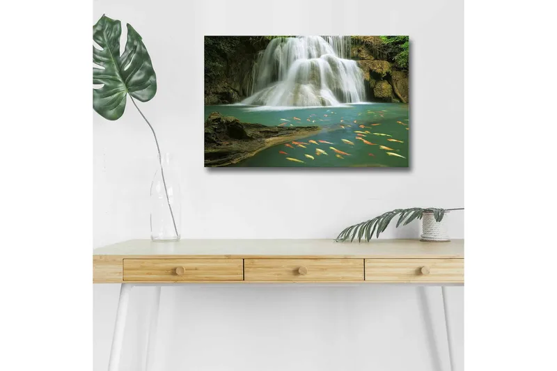 Canvastavla med LED-belysning - Vacker vattenfall med simmande karpar i klart vatten, Turkos / Grön / Orange