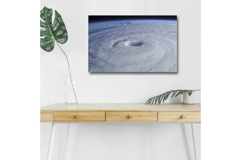 Canvastavla med LED-belysning - Virvlande moln i en tropisk cyklon - Vit / Blå / Grå - Inredning - Tavlor & konst - Canvastavlor