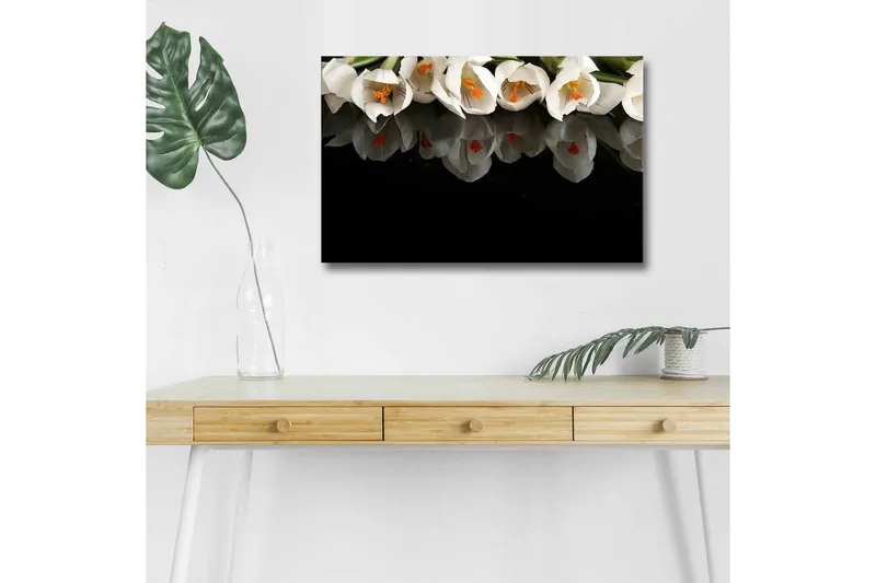 Canvastavla med LED-belysning - Vit blomsterbukett med reflektion på svart bakgrund, Vit / Orange / Grön