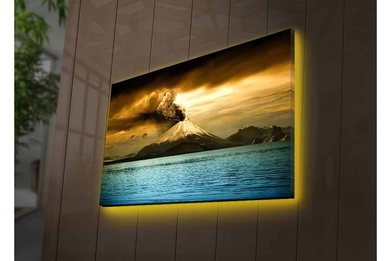 Canvastavla med LED-belysning - Vulkan med utbrott och reflektion i vatten - Guld / Blå / Grå - Inredning - Tavlor & konst - Canvastavlor