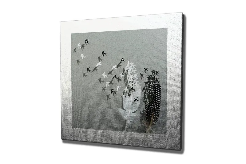 Canvastavla - Silhuetter av fåglar som flyger bort från en vas med fjädrar, Svart / Vitt / Grått