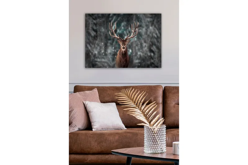 Canvastavla - Ståtlig älg med imponerande horn i snöig skogsmiljö - Brun / Grå / Vit - Inredning - Tavlor & konst - Canvastavlor