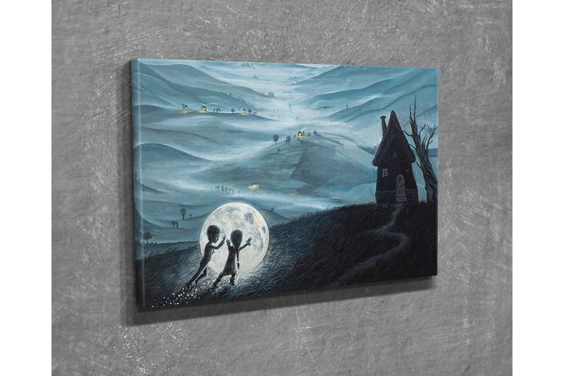 Canvastavla - Två barn som leker med en stor måne i en drömlik landskapsscen - Mörkblå / Ljusgrå / Svart - Inredning - Tavlor & konst - Canvastavlor