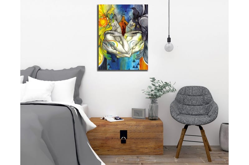 Canvastavla - Två sammanflätade figurer med fåglar på huvudet och färgglada mönster - Gul / Blå / Svart - Inredning - Tavlor & konst - Canvastavlor