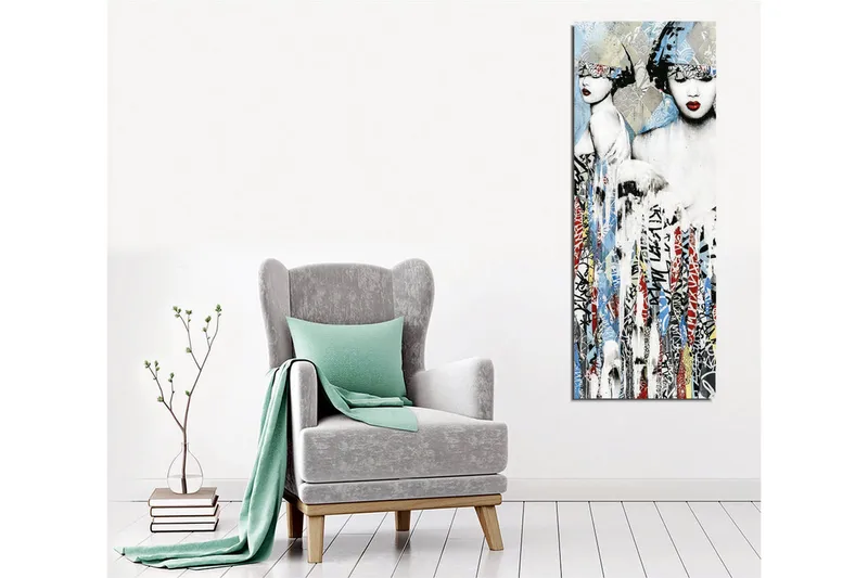Canvastavla - Två stiliserade kvinnor med ansiktena delvis dolda av huvudbonader och starka röda läppar - Blå / Svart / Röd - Inredning - Tavlor & konst - Canvastavlor
