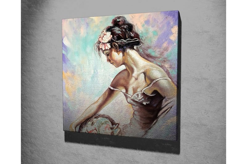Canvastavla - Ung kvinna med blommor i håret som lutar sig över en korg - Ljusblå / Beige / Rosa - Inredning - Tavlor & konst - Canvastavlor