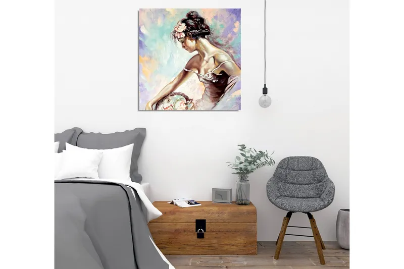 Canvastavla - Ung kvinna med blommor i håret som lutar sig över en korg - Ljusblå / Beige / Rosa - Inredning - Tavlor & konst - Canvastavlor