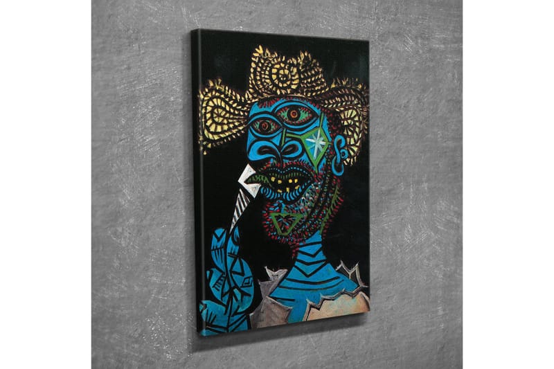 Canvastavla - Uttrycksfull porträtt av en man med färgglada detaljer och en dramatisk bakgrund - Blå / Svart / Gul - Inredning - Tavlor & konst - Canvastavlor