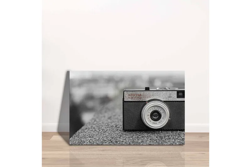 Canvastavla - Vintage kamera på en grå yta - Svart / Grå / Silver - Inredning - Tavlor & konst - Canvastavlor