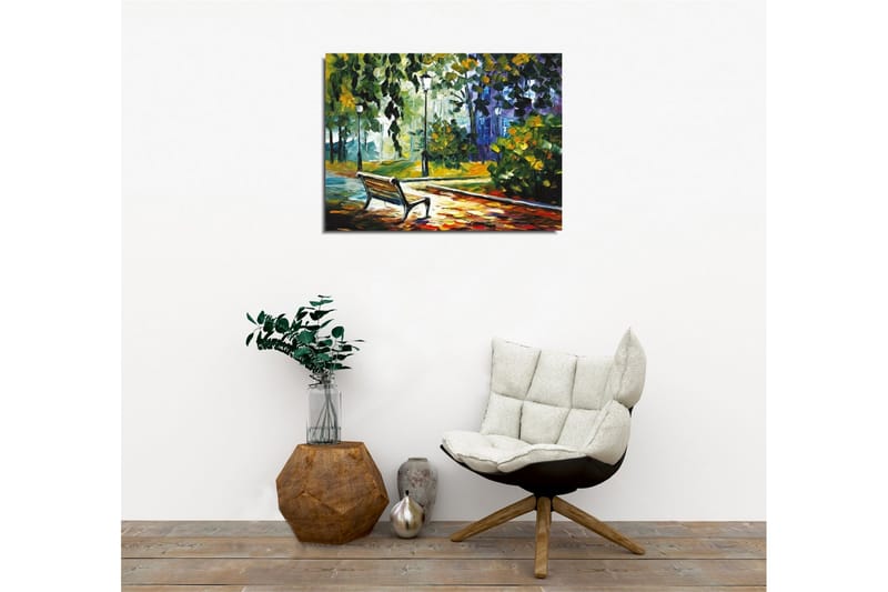 Canvastavla - Parkbänk omgiven av grönskande träd och lampor i en färgglad miljö - Grön / Gul / Blå - Inredning - Tavlor & konst - Canvastavlor