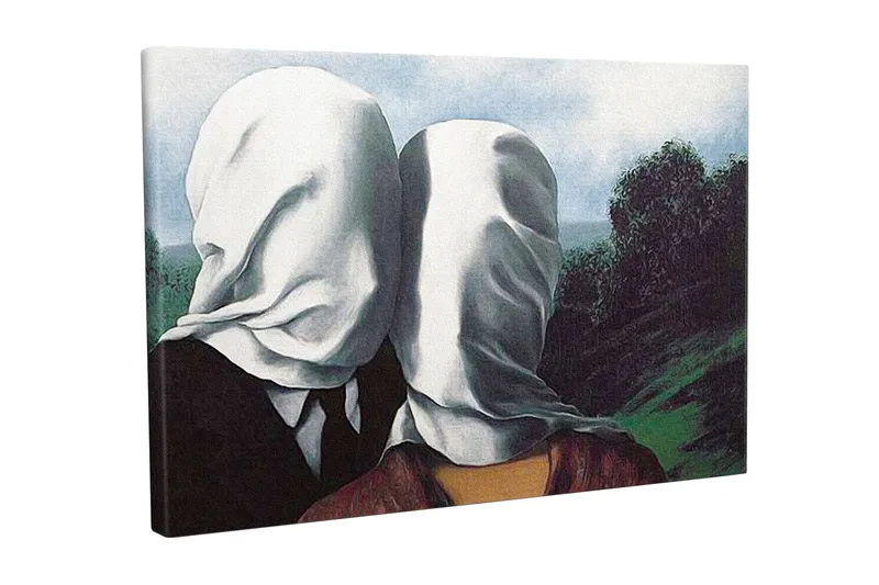 Canvastavla - Par med vita dukar som täcker ansiktena, stående i en grönskande landskap - Vit / Svart / Grön - Inredning - Tavlor & konst - Canvastavlor
