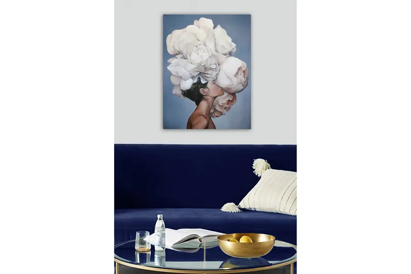 Canvastavla - Porträtt av en person med en stor bukett av vita blommor som svävar över huvudet - Vit / Ljusgrå / Hudton - Inredning - Tavlor & konst - Canvastavlor