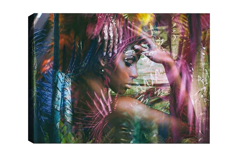 Canvastavla - Porträtt av en kvinna omgiven av färgglada växter, Grön / Rosa / Blå