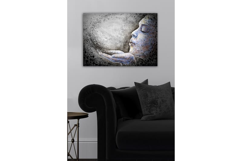 Canvastavla - Porträtt av en kvinna som blåser ut partiklar från sina händer - Grå / Blå / Svart - Inredning - Tavlor & konst - Canvastavlor