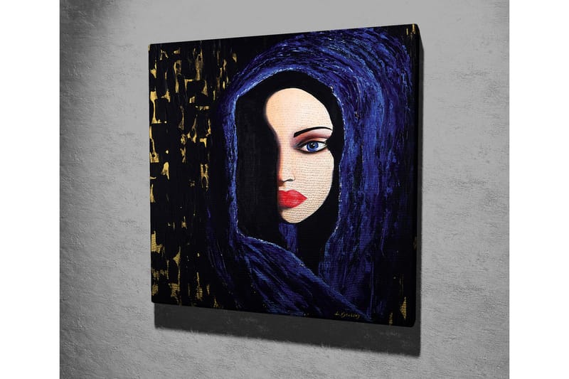 Canvastavla - Porträtt av en kvinna med en mystisk blick i en mörk huva - Mörkblå / Svart / Röd - Inredning - Tavlor & konst - Canvastavlor