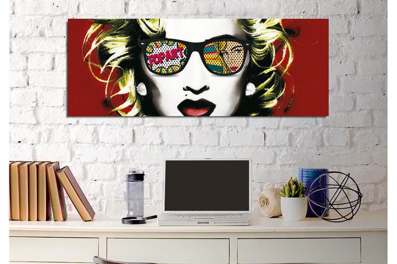 Canvastavla - Porträtt av en kvinna med solglasögon och popkonstmotiv i reflektionerna - Röd / Svart / Gul - Inredning - Tavlor & konst - Canvastavlor