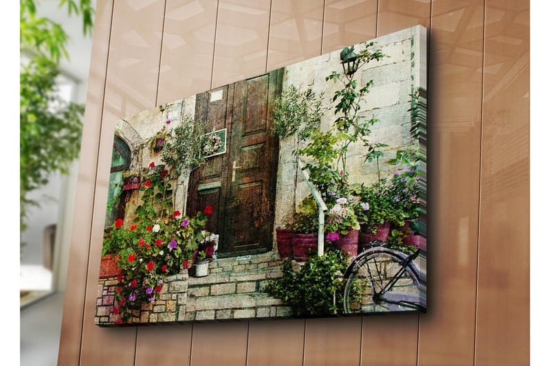Stor Canvastavla 100x70 cm - Vacker dörr omgiven av färgglada blommor och grönska - Röd / Grön / Lila - Inredning - Tavlor & konst - Canvastavlor