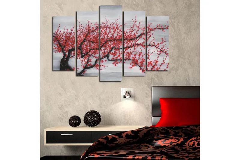 Stor Canvastavla i 5 delar 105x70 cm - Blommande körsbärsträd med röda blommor - Röd / Svart / Grå - Inredning - Tavlor & konst - Canvastavlor
