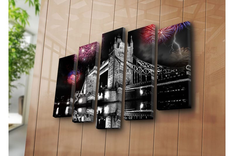 Stor Canvastavla i 5 delar 105x70 cm - Fyrverkeri över Tower Bridge i London - Svart / Röd / Blå - Inredning - Tavlor & konst - Canvastavlor