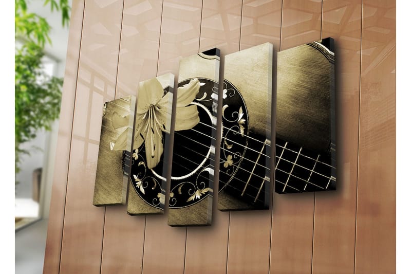 Stor Canvastavla i 5 delar 105x70 cm - Gitarr med en blomma som accentuerar instrumentets detaljer - Guld / Svart / Beige - Inredning - Tavlor & konst - Canvastavlor