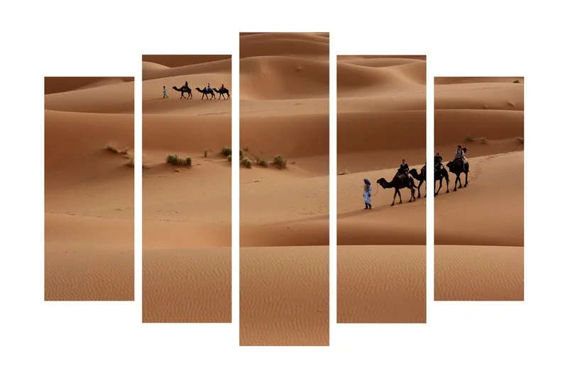 Stor Canvastavla i 5 delar 105x70 cm - Kamelkaravan som rör sig genom sanddyner - Sandbeige / Ljusbrun / Grön - Inredning - Tavlor & konst - Canvastavlor