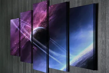 Stor Canvastavla i 5 delar 105x70 cm - Rymdlandskap med en planet och ringar i en stjärnspäckad himmel - Lila / Blå / Svart - Inredning - Tavlor & konst - Canvastavlor