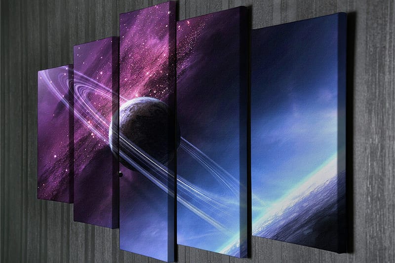 Stor Canvastavla i 5 delar 105x70 cm - Rymdlandskap med en planet och ringar i en stjärnspäckad himmel - Lila / Blå / Svart - Inredning - Tavlor & konst - Canvastavlor