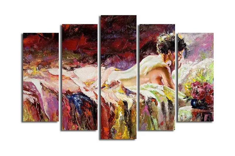 Stor Canvastavla i 5 delar 105x70 cm - Sensuell kvinna som vilar på en säng med blommor i närheten, Röd / Lila / Beige