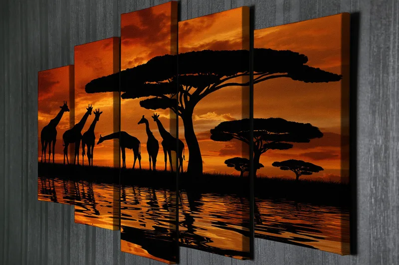 Stor Canvastavla i 5 delar 105x70 cm - Silhuetter av giraffer vid en solnedgång över savannen - Orange / Svart - Inredning - Tavlor & konst - Canvastavlor