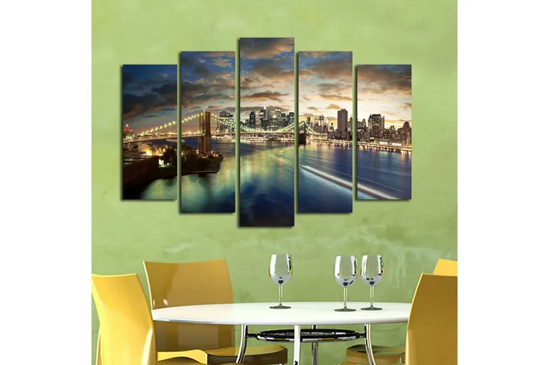 Stor Canvastavla i 5 delar 105x70 cm - Storslagen stadsbild med bron och skyskrapor vid skymningstid - Blå / Guld / Grå - Inredning - Tavlor & konst - Canvastavlor