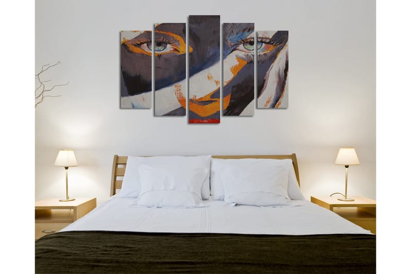 Stor Canvastavla i 5 delar 105x70 cm - Porträtt av en kvinna med uttrycksfulla ögon - Mörkblå / Orange / Grå - Inredning - Tavlor & konst - Canvastavlor