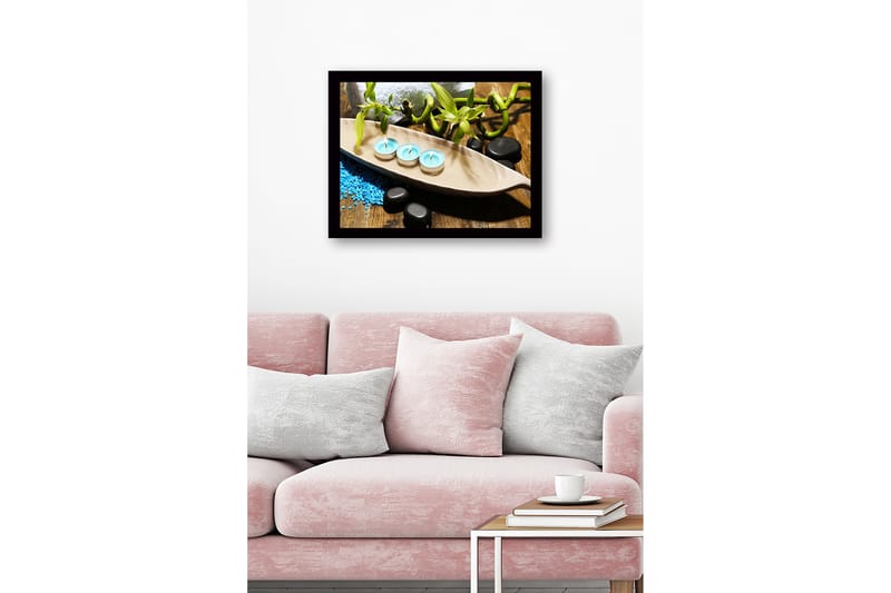 Inramad Canvastavla i trä - 41x56 cm - Avkopplande arrangemang med doftljus och bambu - Ljusblå / Grön / Svart - Inredning - Tavlor & konst