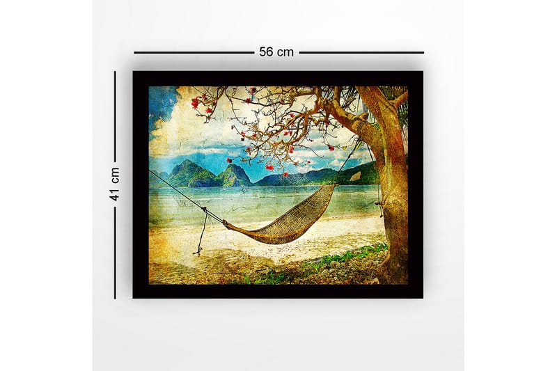 Inramad Canvastavla i trä - 41x56 cm - Avkopplande hängmatta under ett träd vid stranden med berg i bakgrunden - Blå / Grön / Beige - Inredning - Tavlor & konst